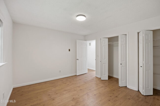 Building Photo - 40 Pheasant Ct