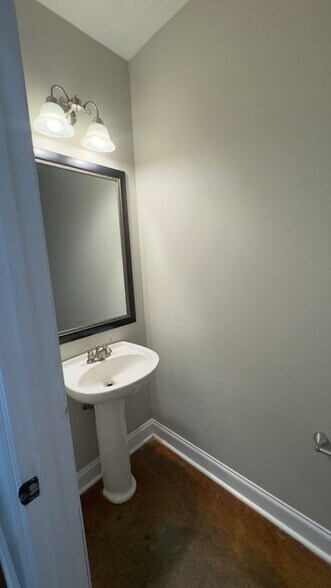 Building Photo - 12334 Village Maison Dr