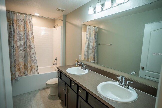 Building Photo - 131 Primrose Dr