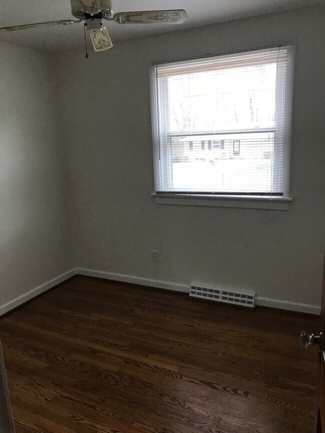 Building Photo - --  AVAILABLE IMMEDIATELY  -- 3 BR / 1 BA West End Home, Fenced in Backyard. Available Immediately!