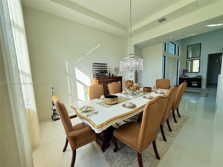 Building Photo - 11460 SW Pietra Way