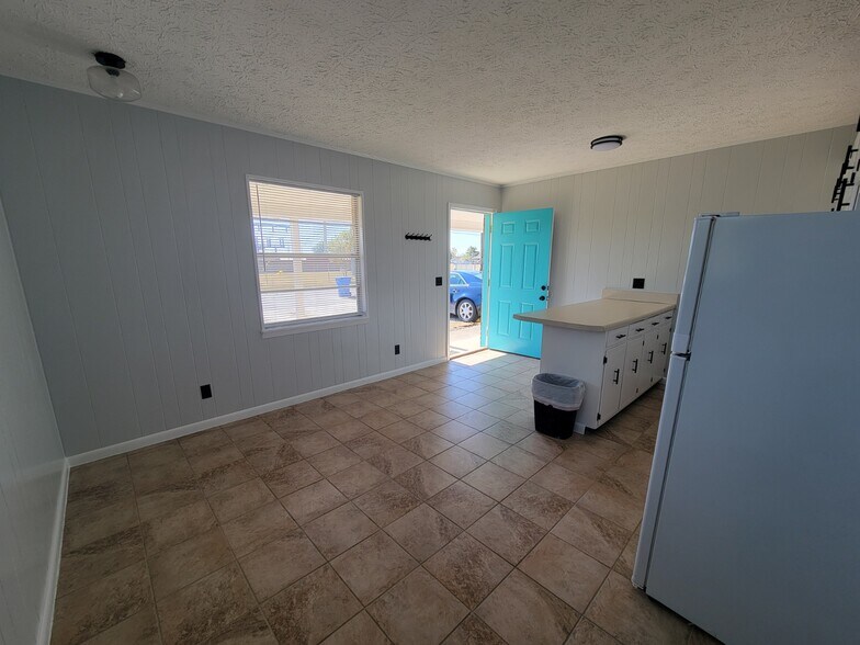 Building Photo - 6529 Chipewa St