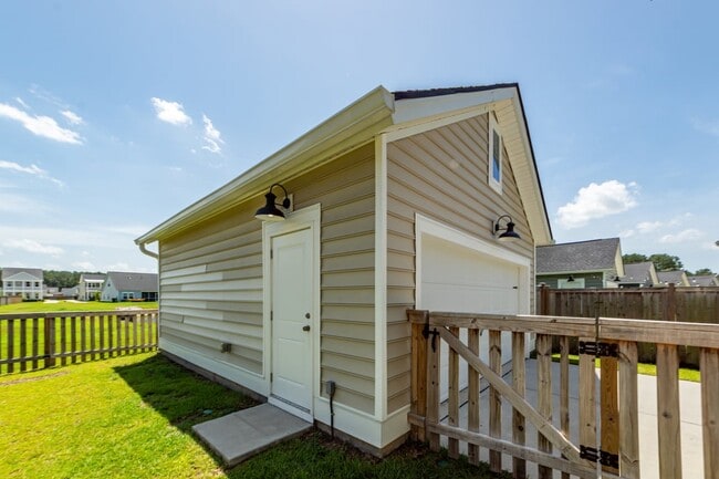 Building Photo - 214 Narrowleaf Ave