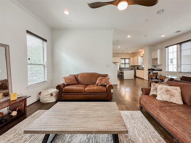 Building Photo - 2 Hermann Park Ct