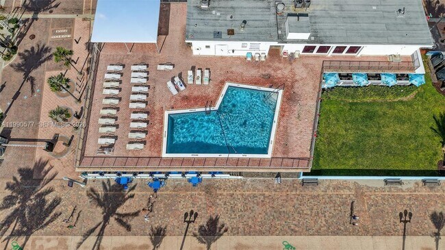 Building Photo - 3111 N Ocean Dr