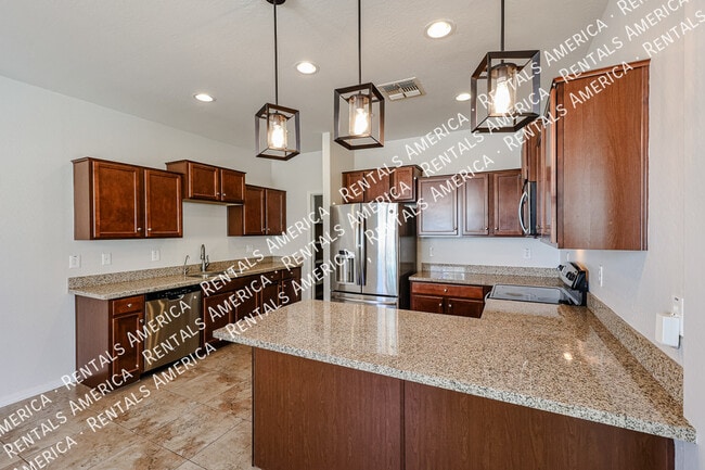 Building Photo - 886 S Brewer Dr