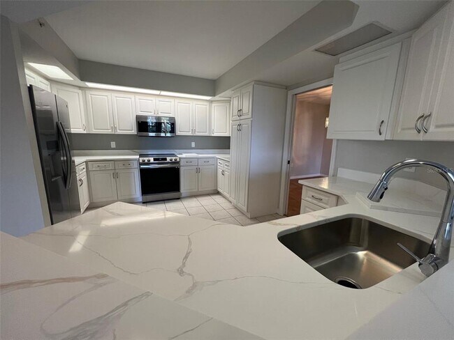 Building Photo - 670 Island Way