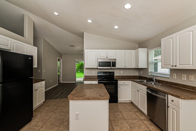 Building Photo - 2815 93rd Ct E