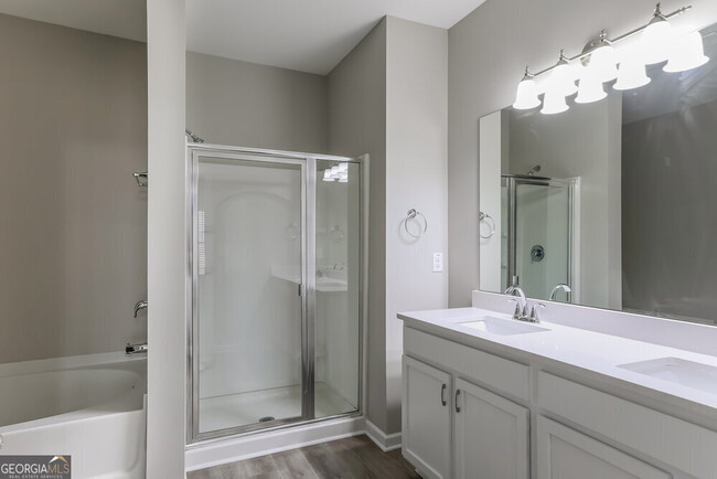Building Photo - 3630 Lebella Ln