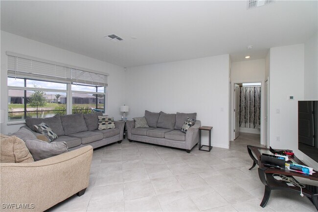 Building Photo - 2213 Avocado Ln