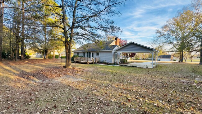 Building Photo - Adorable Three Bedroom Home in Lugoff SC