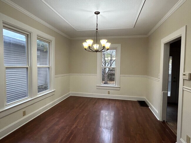 Building Photo - 3 bedroom 1 bath home in Moline