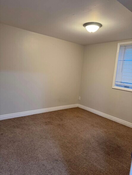Building Photo - 655 Balsam St