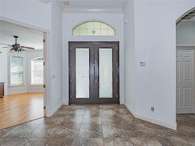 Building Photo - 5836 Pine Ridge Cir