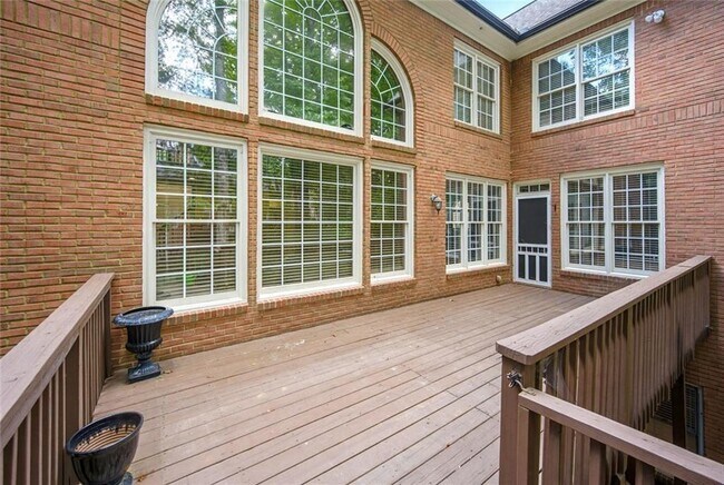 Building Photo - 735 Westwind Ln
