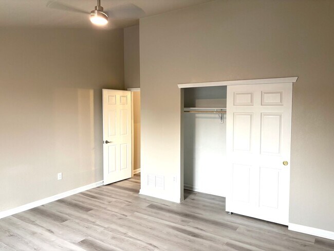 Building Photo - Stunning 4 bed 2 bath rental near Regis in...