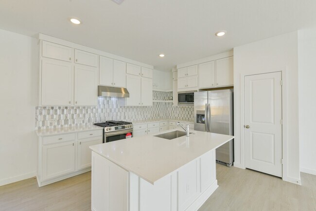 Building Photo - 5815 Linda Cv Ln