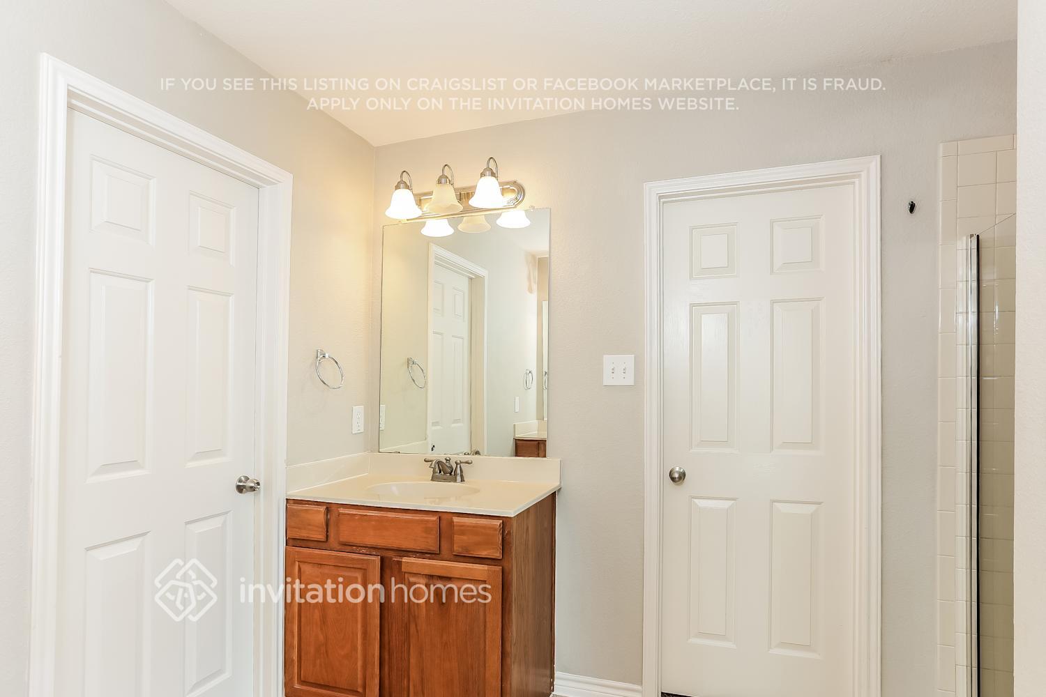 Building Photo - 904 Peach Ln