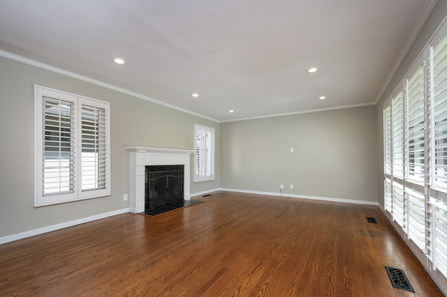 Building Photo - 403 Laurel Ave