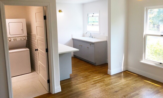 Building Photo - 2191 El Sereno Ave