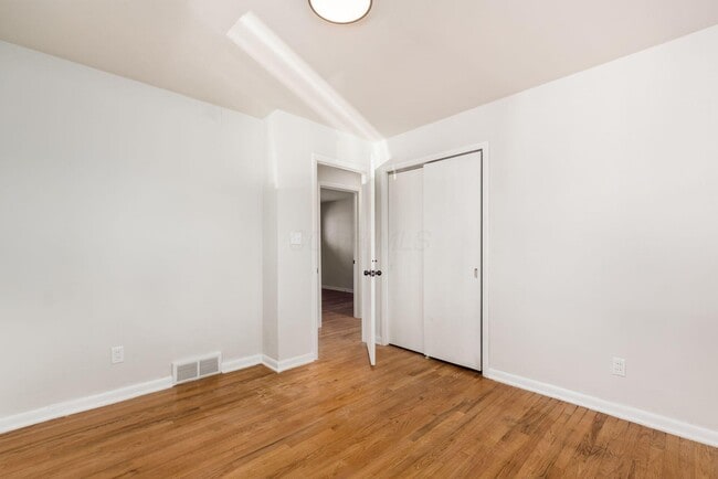 Building Photo - 4232 Eastlea Dr