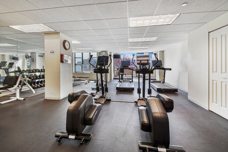 Building Photo - 200 N Jefferson St