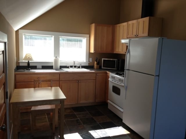 Building Photo - 11091 Battle Point Dr NE