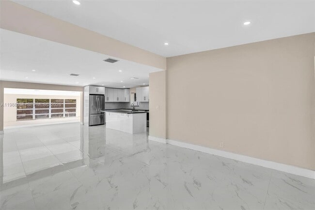 Building Photo - 1600 SW 9th St