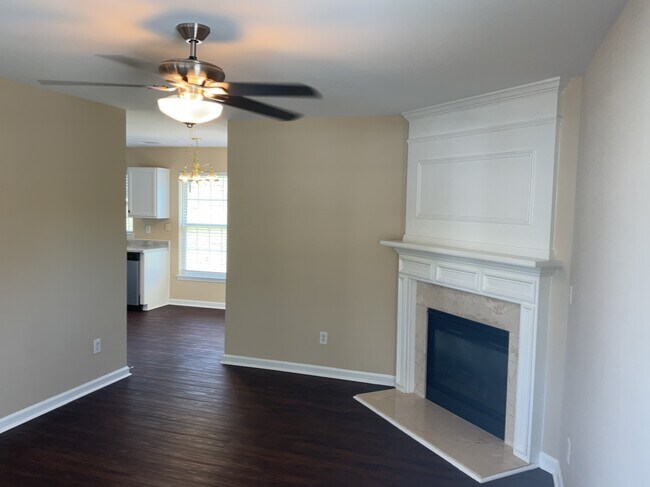 Building Photo - 11016 Treebranch Dr