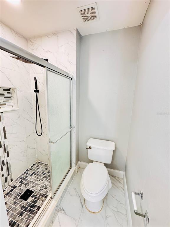 Building Photo - 2050 Corner Glen Dr