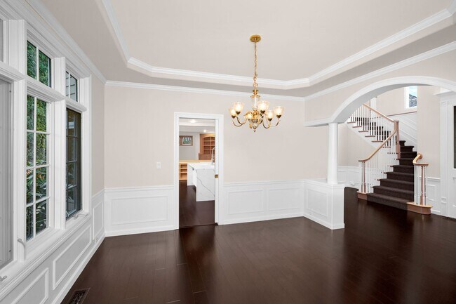 Building Photo - Large 4 Bedroom Home in Marymoor Hill