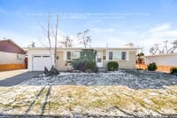 Building Photo - 381 Marquette Dr