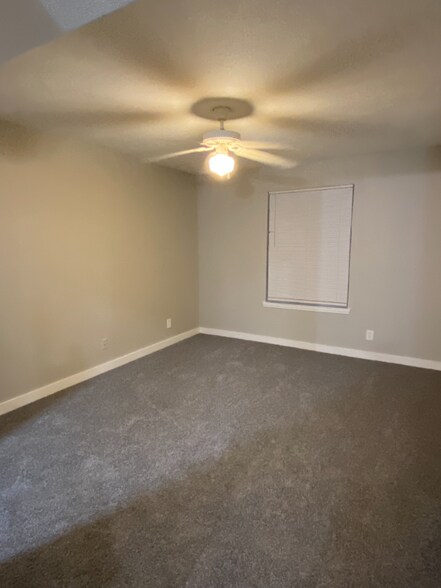 Building Photo - 9700 Leawood Blvd