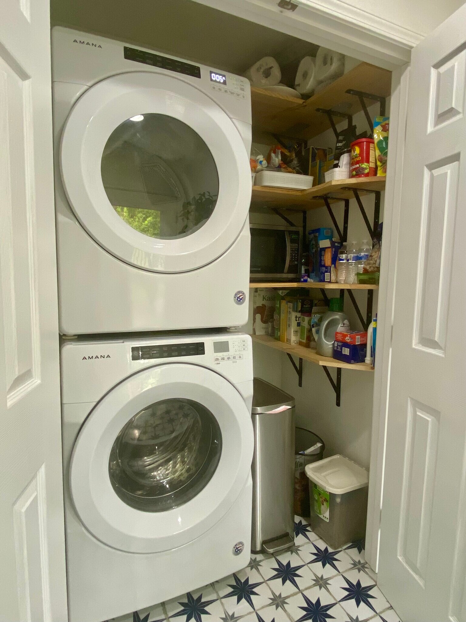 Pantry with HE washer/dryer - 3172 Sandusky Dr