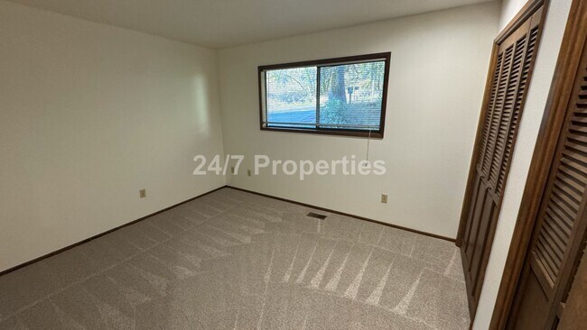 Building Photo - 3 BD I 3.5 BA Home - Separate Living Areas