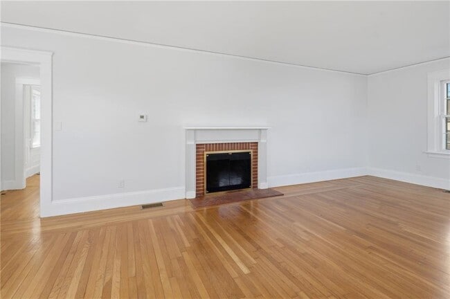 Building Photo - 21 Earlham Way