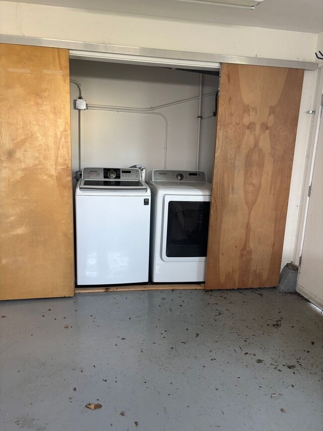 Building Photo - Charming 2 Bedroom Ranch Style