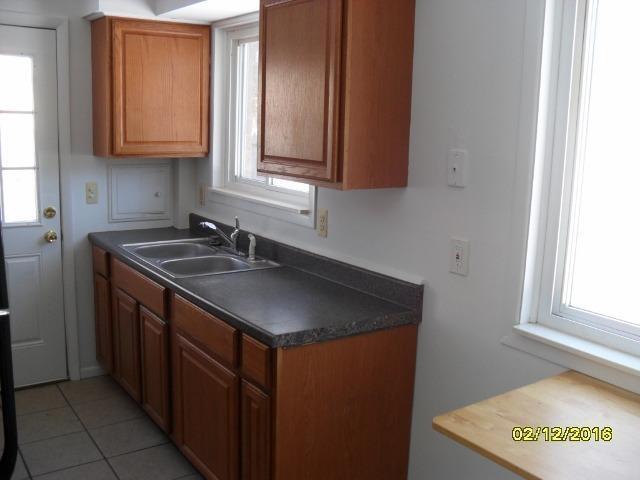 Building Photo - 719 Oswego Ave