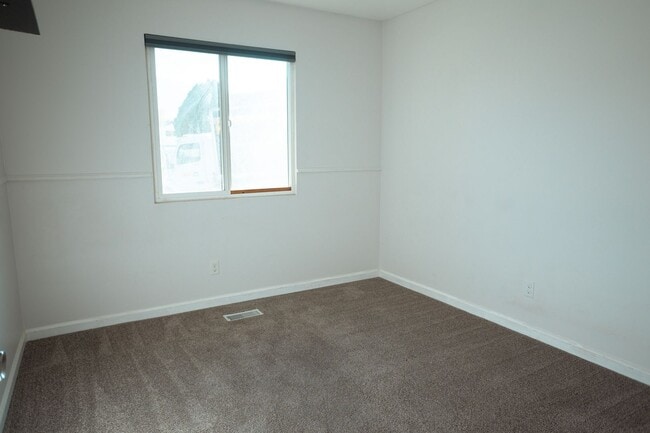 Building Photo - Gorgeous Family Home on Cul-de-Sac