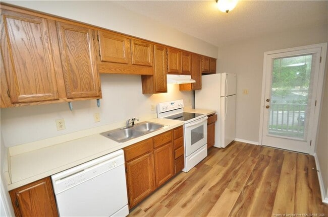 Building Photo - 3901 Lexington Dr