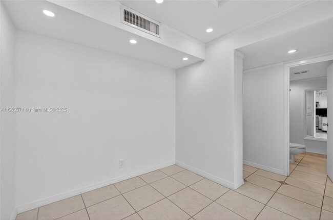 Building Photo - 1050 SE 15th St