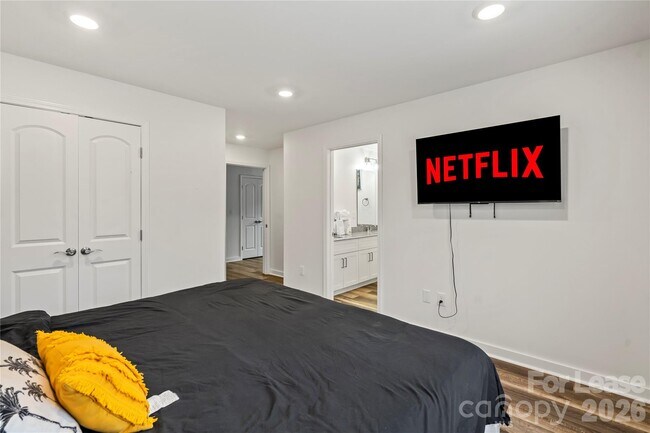 Building Photo - 2813 Ava Ave