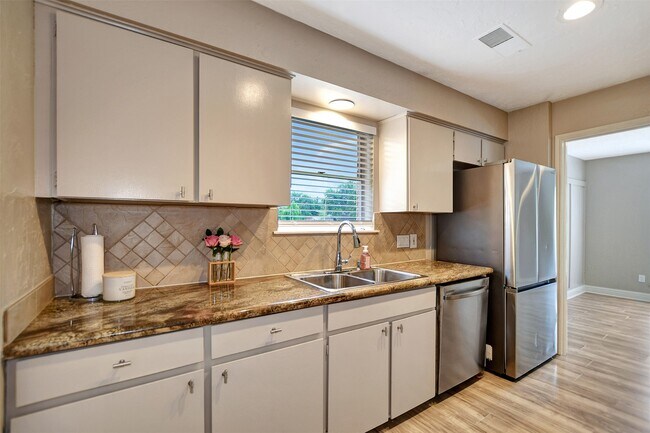 Building Photo - 3826 Willow Springs Ln