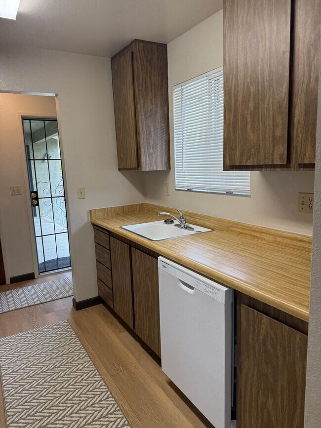 Building Photo - 765 Pope Dr