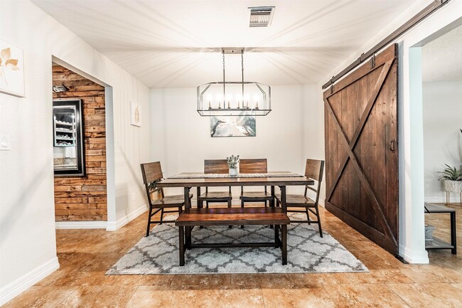 Building Photo - 11 10th Ave N