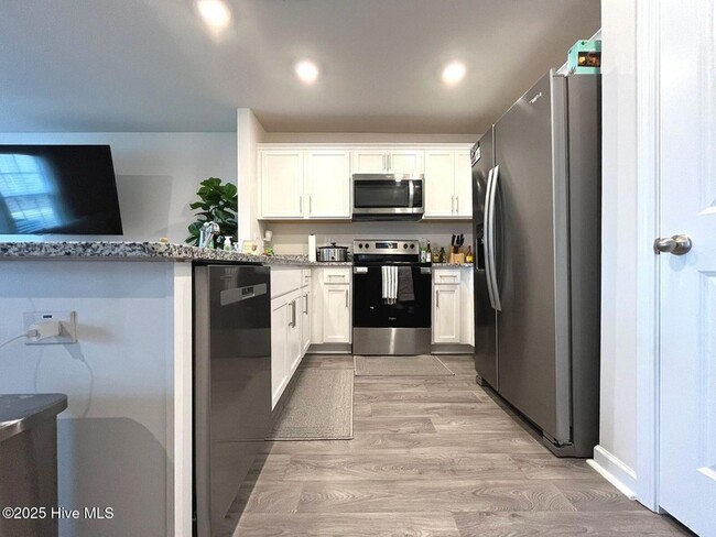 Building Photo - 2705 Gracie Ln