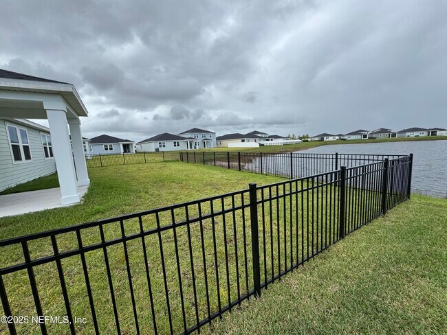 Building Photo - 3299 Lago Vis Dr