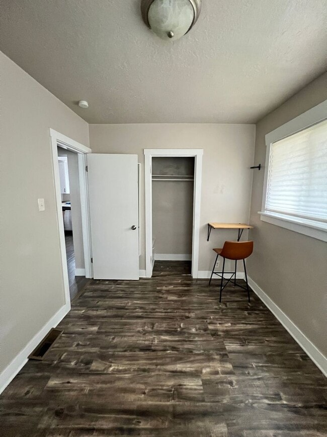 Building Photo - Newly Remodeled House in West Valley for Rent