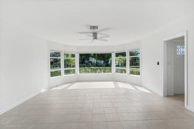 Building Photo - 325 Inlet Way