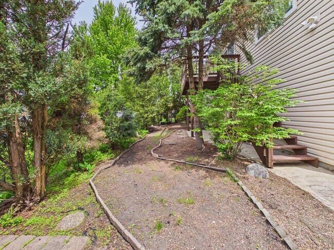 Building Photo - 4360 Mumford Dr